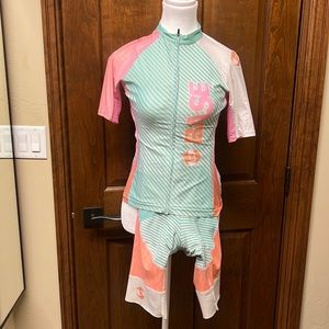 Base Team summer kit. Jersey fully zips down. With bibs.